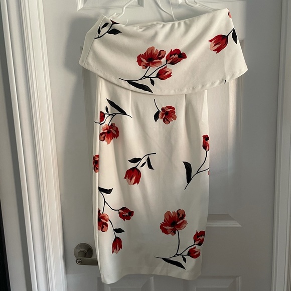 Dynamite floral dress with ruffle - Picture 2 of 5